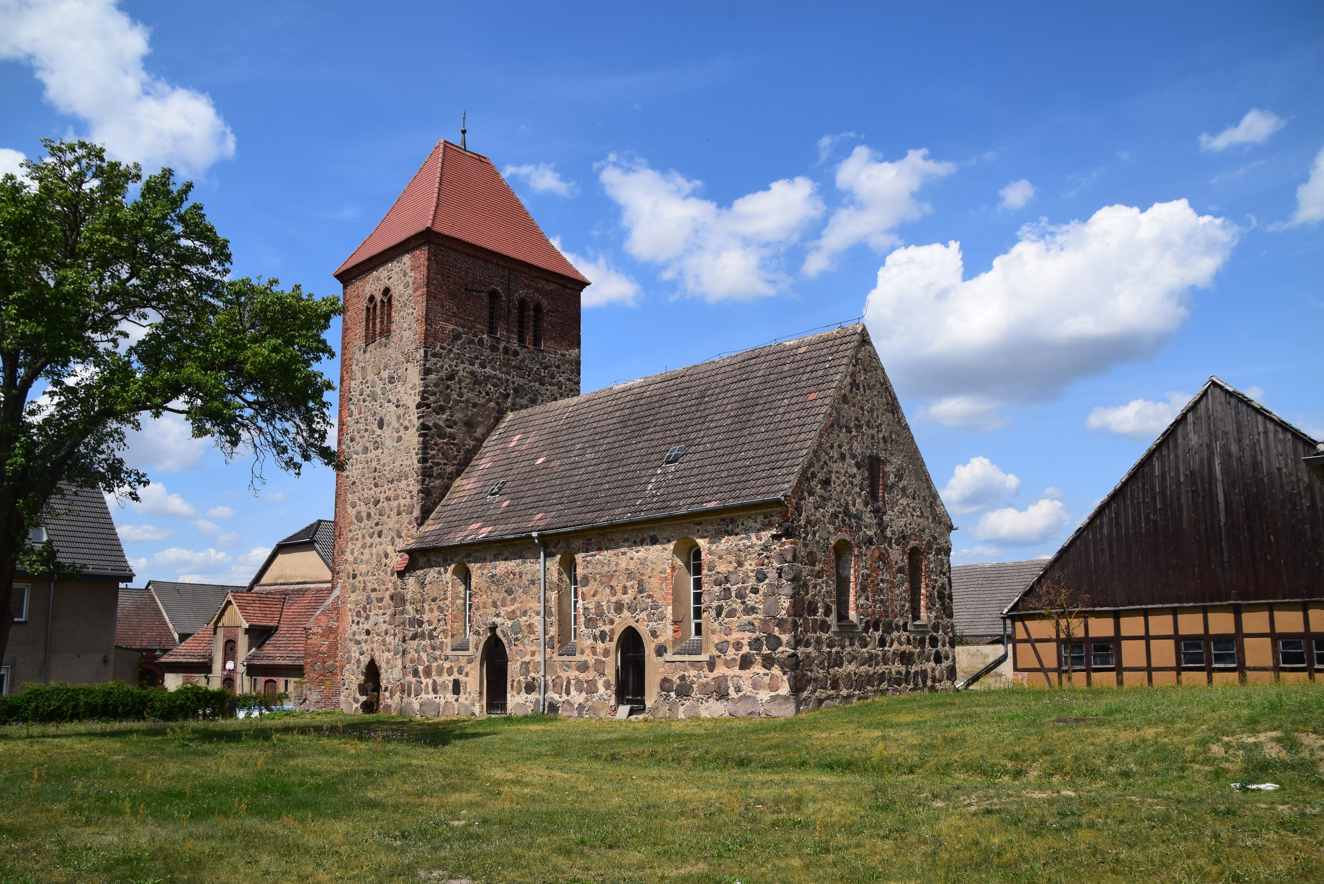 Kirche Hohenseefeld (Foto: Düring)