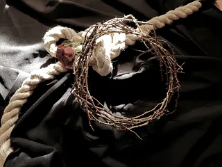 Zwei Zahnbürsten bilden ein Kreuz - das Logo der Zahnputzandachten auf Youtube