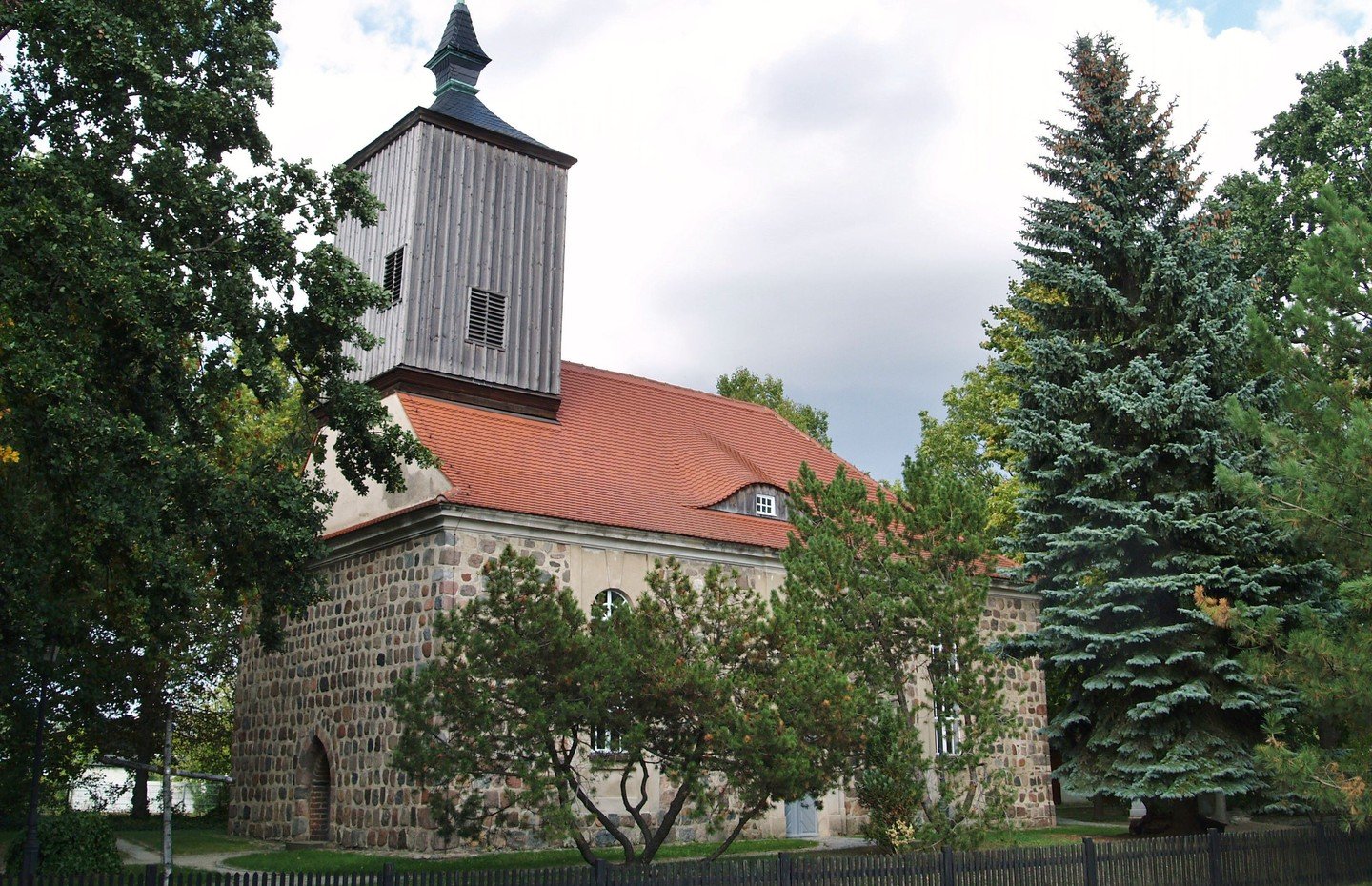 Ansicht Dorfkirche Mahlow (Foto: Düring/KKZF)