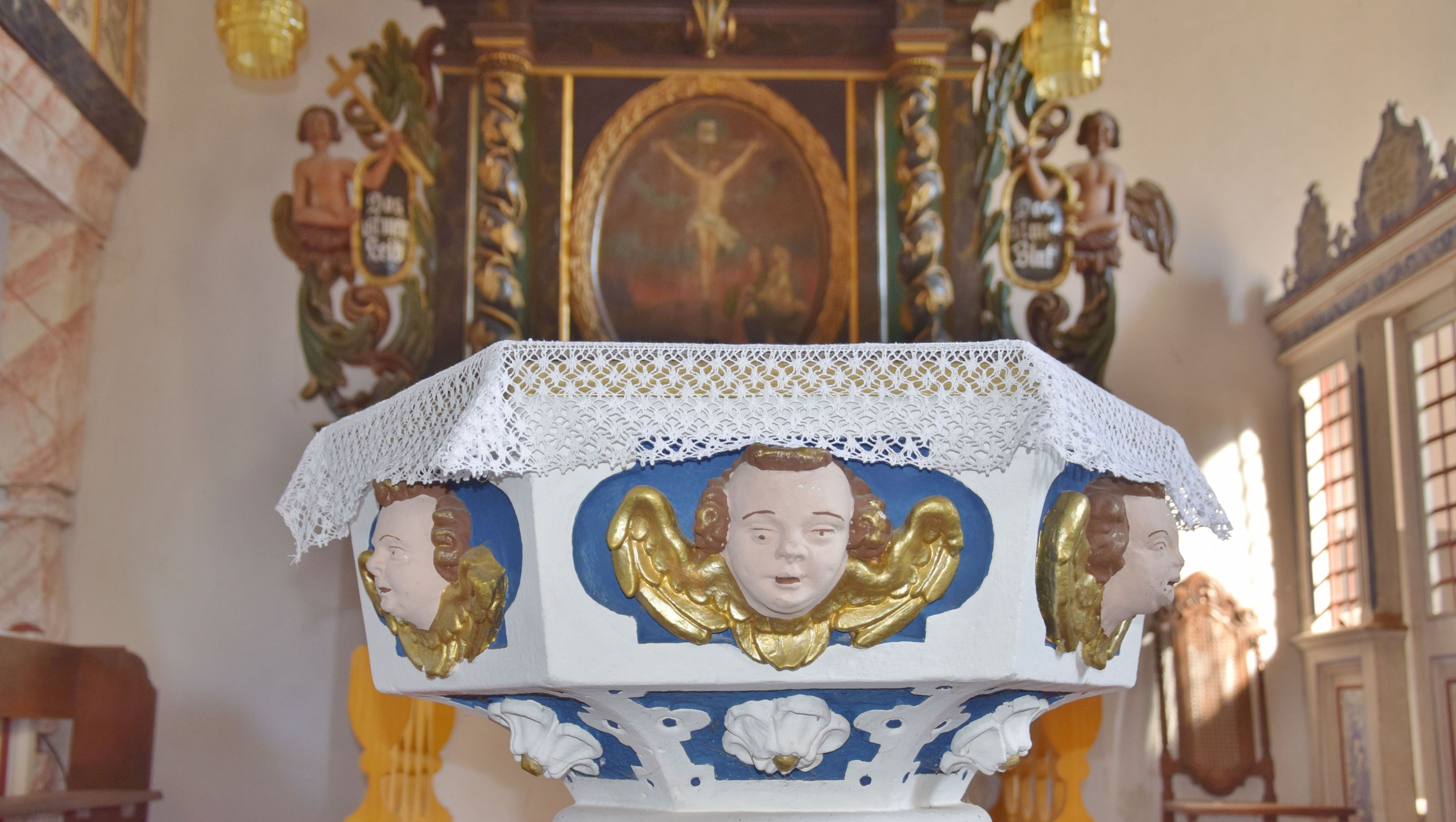 Taufstein in der Kirche Prensdorf (Foto: Düring)