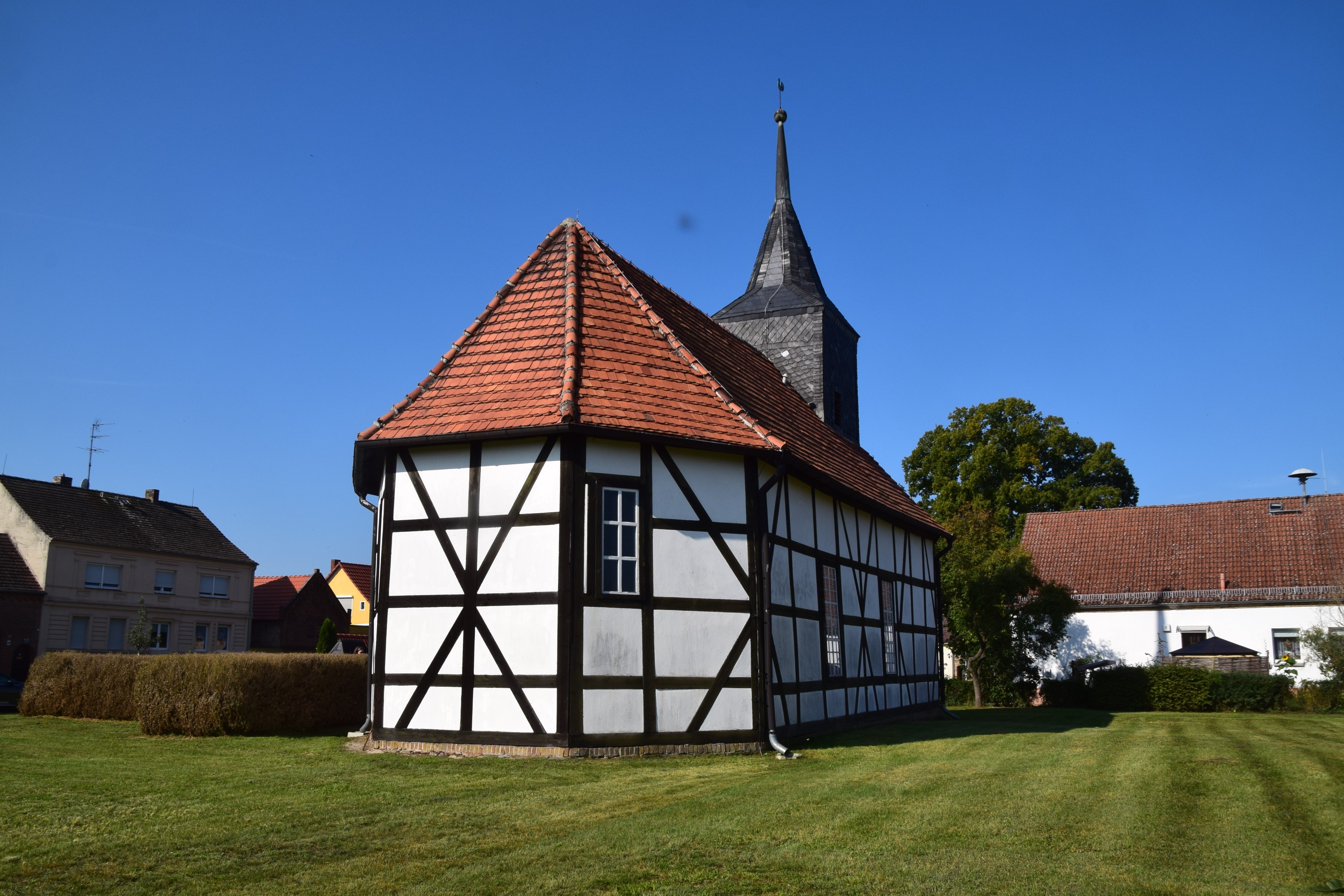 Dorfkirche Dümde (Foto: Düring/KKZF)