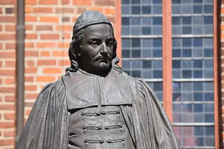 Auschnitt vom Paul-Gerhardt-Denkmal vor der St. Moritz-Kirche Mittenwalde (Foto: Düring/KKZF)