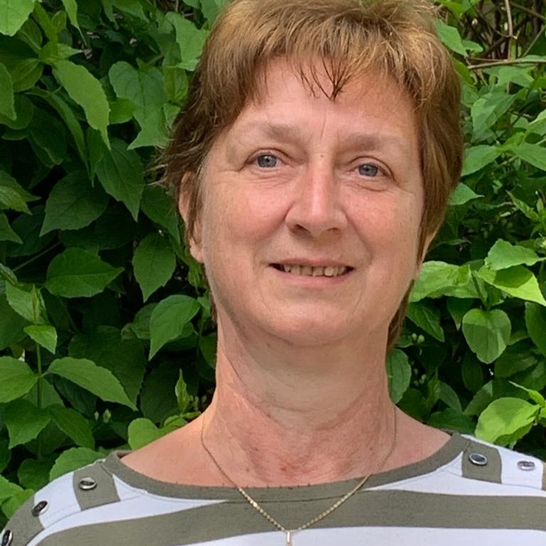 Ulrike Hartmann kümmert sich um das Gemeindebüro.